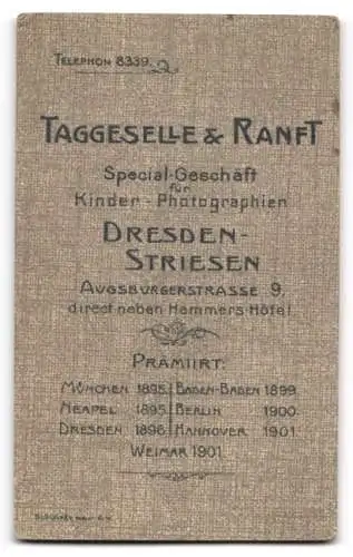 Fotografie Taggeselle & Ranft, Dresden-Striesen, Augsburgerstrasse 9, Junge Dame im Spitzenkleid mit Brosche