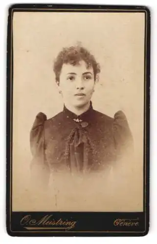 Fotografie O. Meistring, Genève, 29, Rue de la Croix d`or, 29, Junge Dame mit zurückgebundenem Haar