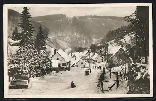 AK Messstetten, Verschneite Dorfstrasse, Rodelbahn