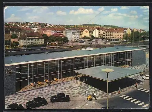 AK Pforzheim, Bahnhof mit Vorplatz und Blick auf die Stadt