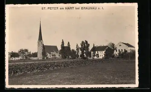 AK St. Peter am Hart, Teilansicht mit Kirche