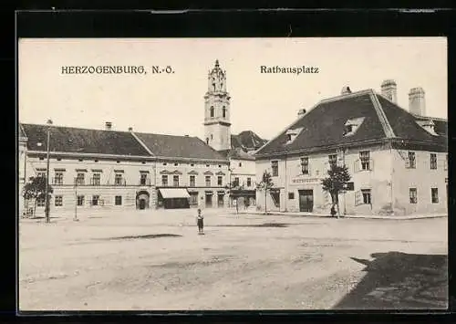 AK Herzogenburg /N.-Ö., Rathausplatz