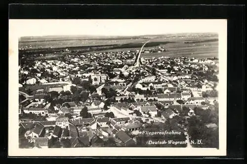 AK Deutsch-Wagram /N. Ö., Gesamtansicht vom Flugzeug aus