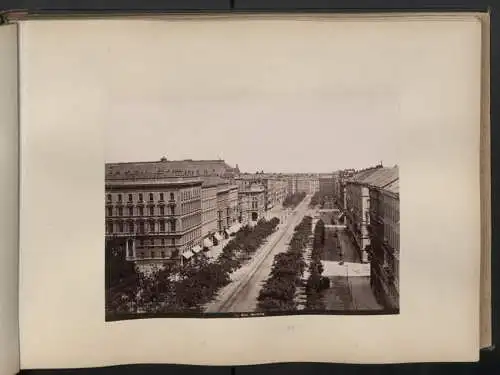 Fotoalbum mit 49 Fotografien, Ansicht Wien, Schönbrunn, Innerer Burgplatz, Rathaus, Stefanskirche, Opernring, Graben