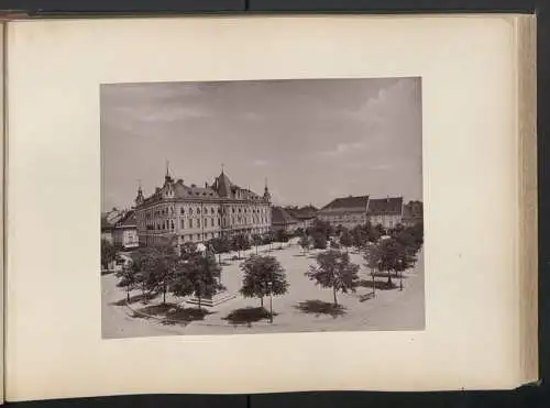 Fotoalbum mit 49 Fotografien, Ansicht Wien, Schönbrunn, Innerer Burgplatz, Rathaus, Stefanskirche, Opernring, Graben