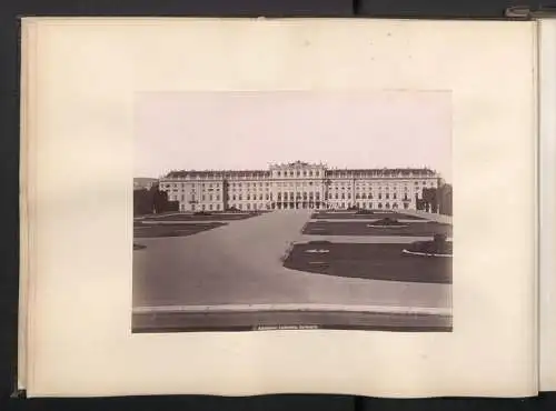 Fotoalbum mit 49 Fotografien, Ansicht Wien, Schönbrunn, Innerer Burgplatz, Rathaus, Stefanskirche, Opernring, Graben
