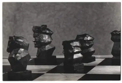 Fotografie Konrad Ballbach, Steinbeck / Luhe, Schach, Schachspiel, Schachfiguren auf einem Schachbrett