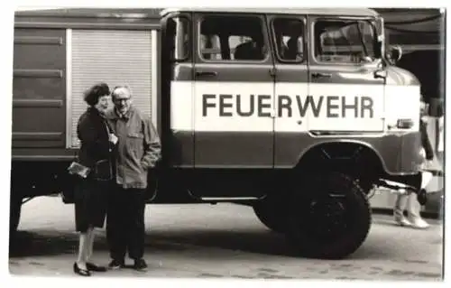 Fotografie Lastwagen IFA W50 Doppelkabine, Feuerwehr-Löschfahrzeug der Feuerwehr Magdeburg
