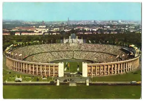 Riesen-AK Berlin-Westend, Olympiastadion mit Stadt-Panorama