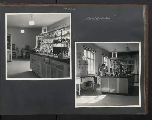 2 Fotoalben mit 89 Fotografien, Ansicht Reichenbach i.Vogtland, VEB Textilveredlungswerk, Werksansicht, 1957