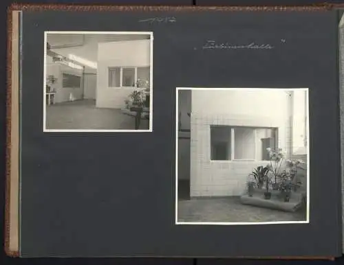 2 Fotoalben mit 89 Fotografien, Ansicht Reichenbach i.Vogtland, VEB Textilveredlungswerk, Werksansicht, 1957