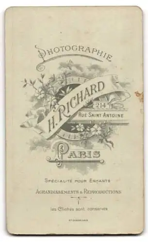 Fotografie H. Richard, Paris, 214, Rue Saint Antoine, Bürgerliche Dame im Kleid
