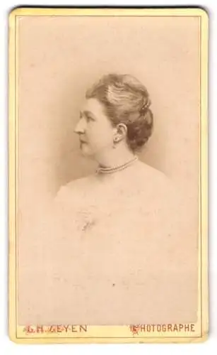 Fotografie L. H. Zeyen, Liège, Boulevard de la Sauvenière, 137, Bürgerliche Dame mit zeitgenössischer Frisur