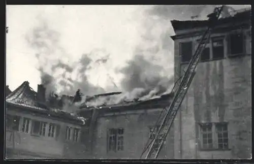 AK Stuttgart, Brand des Alten Schlosses 21.-22.12.1931, Brennender Dachstuhl