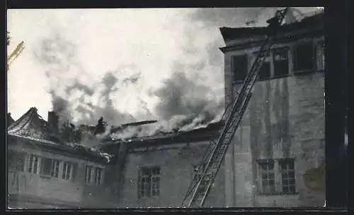 AK Stuttgart, Brand des Alten Schlosses 21.-22.12.1931, Brennender Dachstuhl