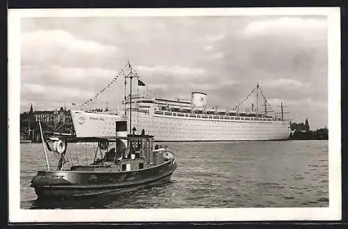 AK Hamburg, KdF-Schiff Robert Ley an der Überseebrücke