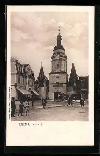 AK Krems, Steinertor, Cafe Frank, Passanten