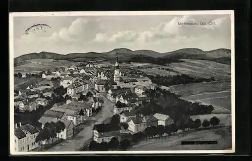 AK Mettmach, Panoramablick auf die Ortschaft mit Bergen im Hintergrund