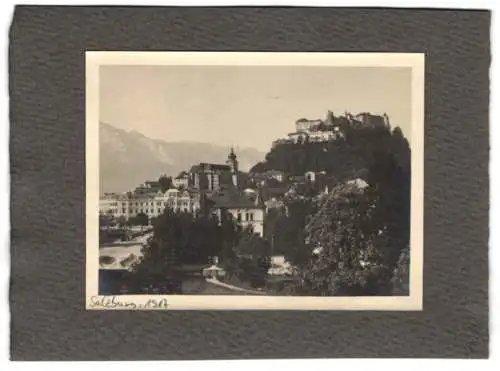 Fotografie unbekannter Fotograf, Ansicht Salzburg, Teilansicht der Stadt mit Blick zur Festung