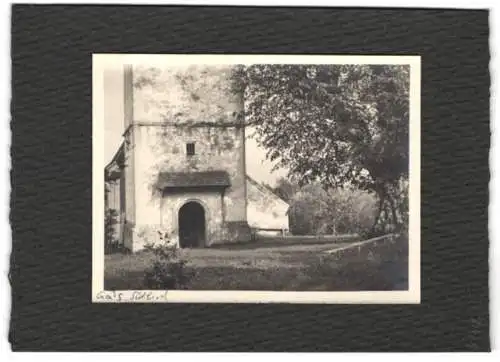 Fotografie unbekannter Fotograf, Ansicht Gais, Blick auf das Seitenportal der Kirche
