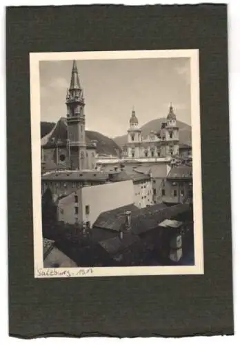 Fotografie unbekannter Fotograf, Ansicht Salzburg, Blick über die Dächer nach der Kirche, 1917