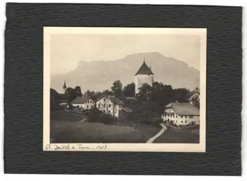 Fotografie unbekannter Fotograf, Ansicht St. Jakob am Thrun, Blick auf dne Ort mit Turm, 1917
