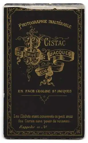 Fotografie B. Cistac, Reims, Rue St. Jacques 3, Dame mit Dutt und Locken in einer Bluse mit offenem Kragen