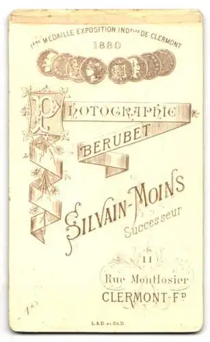 Fotografie Silvain Moins, Clermont-Ferrand., Rue Montlosier 11, Bürgerlicher mit Spitzbart und Zwicker, Seitenportrait