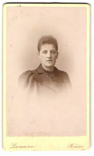 Fotografie Lamusse, Havre, 58 Rue de Normandie, Bürgerliche Dame mit lockigem Haar und sehnsüchtigem Blick