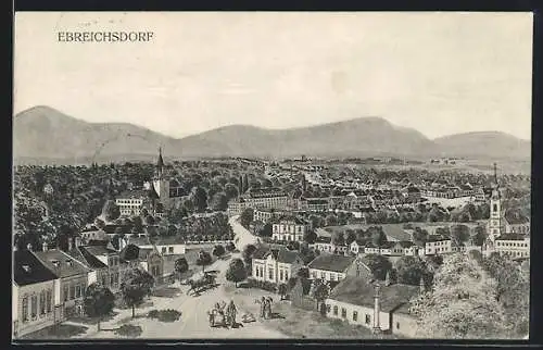 Künstler-AK Ebreichsdorf, Ortsansicht mit Hauptstrasse, Kirchen und Bergpanorama