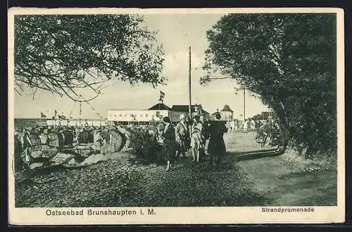 AK Brunshaupten i. M., Belebte Szene an der Strandpromenade