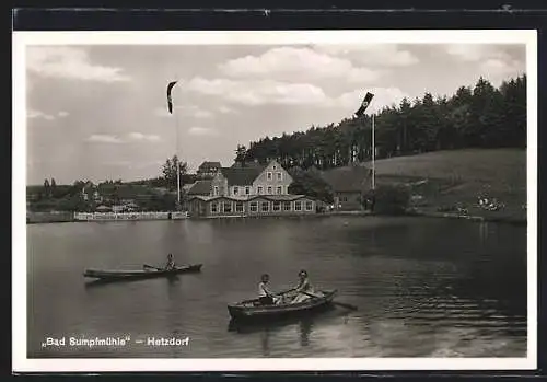 AK Hetzdorf / Tharandter Wald, Gasthaus Bad Sumpfmühle vom Wasser aus gesehen