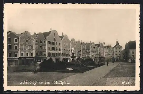 AK Schärding am Inn, Stadtplatz mit Brunnen
