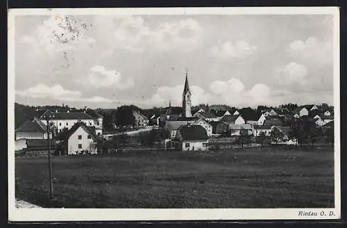 AK Riedau, Ortsansicht mit Dorfkirche
