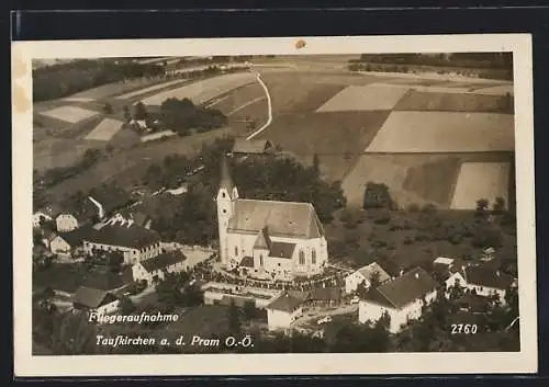 AK Taufkirchen a. d. Pram, Ortsansicht mit der Kirche, Fliegeraufnahme