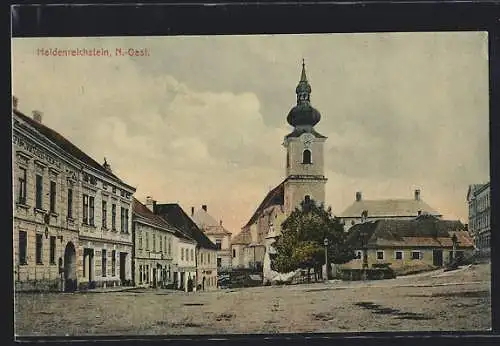 AK Heidenreichstein /N.-Oest., Strassenpartie mit Kirche