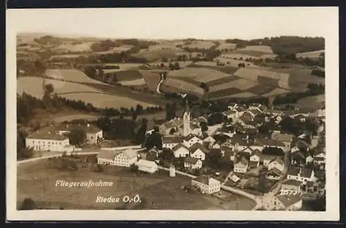 AK Riedau /O.-Ö., Teilansicht mit Kirche, Fliegeraufnahme