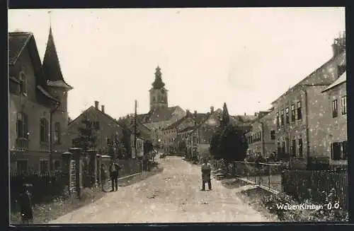 AK Weizenkirchen /O.-Ö., Strassenpartie mit Kirche