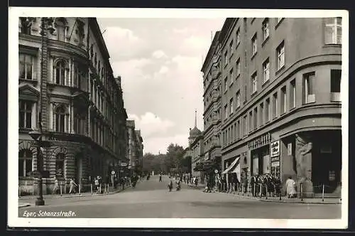 AK Eger, Schanzstrasse mit Passanten