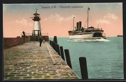AK Sassnitz, Hafenpartie mit ausfahrendem Fährschiff und Leuchtturm