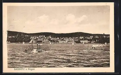 AK Sassnitz / Rügen, Blick von der See auf Strand und Ort