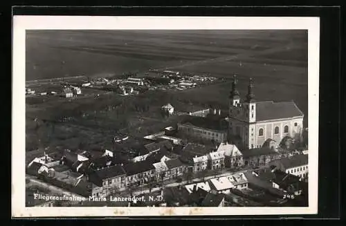 AK Maria Lanzendorf / N.-D., Ortsansicht mit Kirche, Fliegeraufnahme