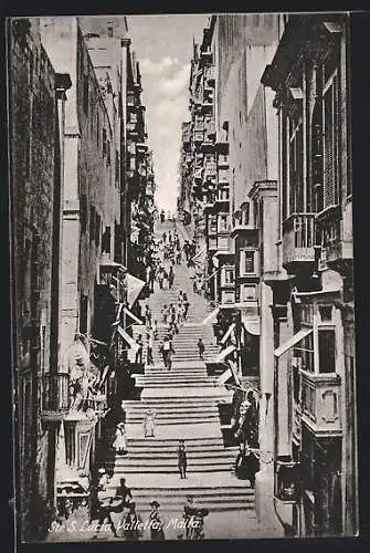 AK Valletta, Strada S. Lucia mit Passanten