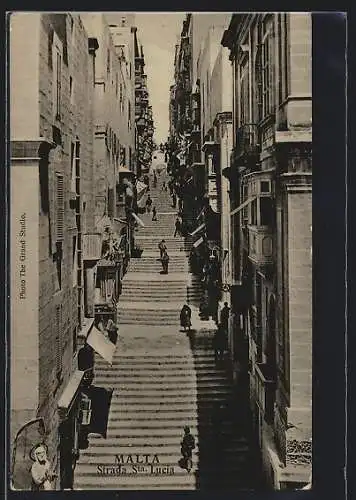 AK Malta, Strada Sta. Lucia, Blick auf die grosse Treppe