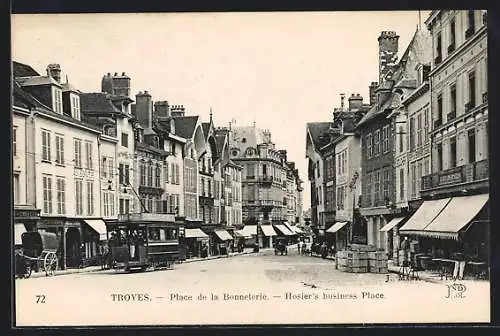 AK Troyes, Strassenbahn nebst Geschäften, Place de la Bonneterie, Hosiers business Place