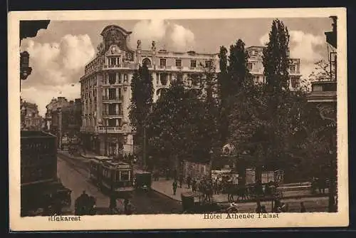 AK Bukarest, Hotel Athenée Palast mit Strassenbahn