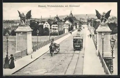 AK Basel, Strassenbahn auf der Wettsteinbrücke, Blick nach Kleinbasel