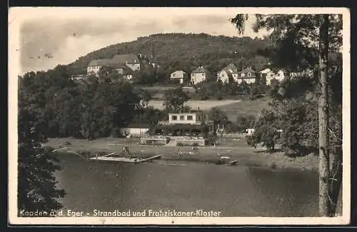 AK Kaaden / Kadan, Strandbad mit Blick auf das Franziskaner-Kloster