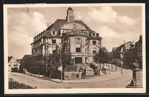 AK Donaueschingen, Strassenpartie mit Rathaus