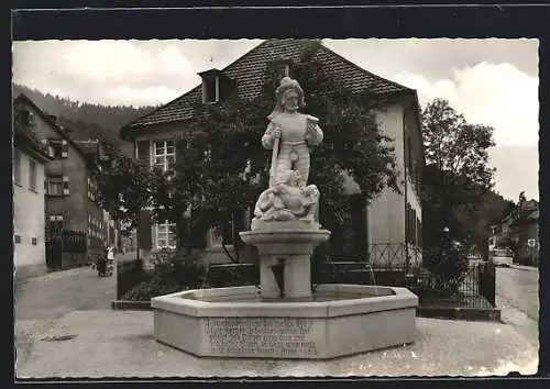 AK Hornberg im Schwarzwald, Stadtbrunnen mit Statue